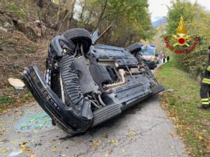 Perugia – Auto finisce in un fossato, anziano ferito gravemente