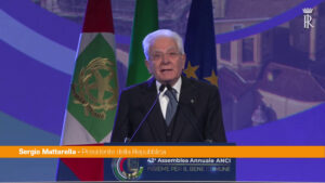 Mattarella “L’astensione preoccupa, sfida per chi crede nella partecipazione”