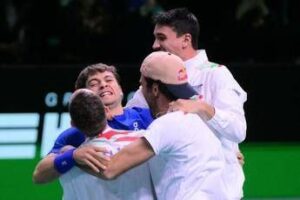 Bologna estasi azzurra – Ancora Berrettini e Cobolli, Italia nella storia: terza Coppa Davis di fila