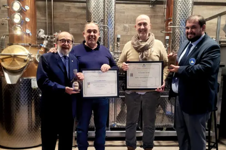 Tarquinia – La distilleria Numa conquista due Alambicchi d’Oro 2025: riconoscimento nazionale per i suoi Brandy