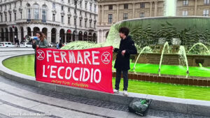 Cop30, Extinction Rebellion tinge di verde fiumi, mari e fontane in tutta Italia