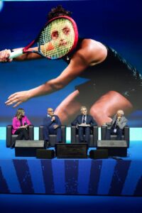 “Flying Racquets”: quarant’anni di tennis nelle immagini di Ray Giubilo. Allemandi inaugura il suo nuovo corso editoriale