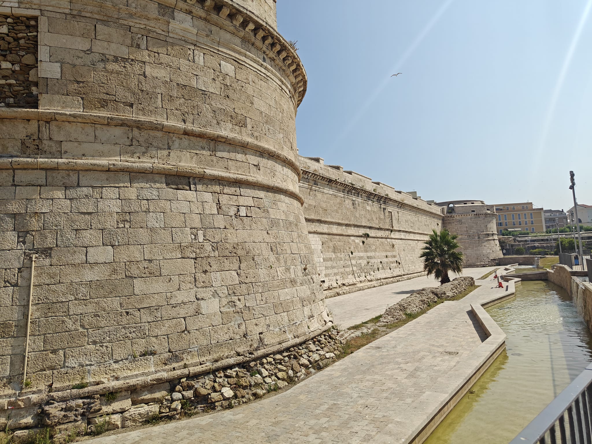 Rissa tra giovanissimi al porto di Civitavecchia: tre ragazze in ospedale