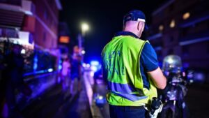 Roma – Si schiantano con l’auto contro il guardrail, morto un 21enne all’Eur