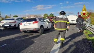 Grave tamponamento sulla SS75 tra Foligno e Spello, molti feriti