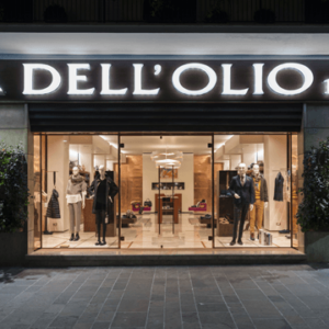 Rubano abbigliamento per 100mila euro, presi durante la fuga