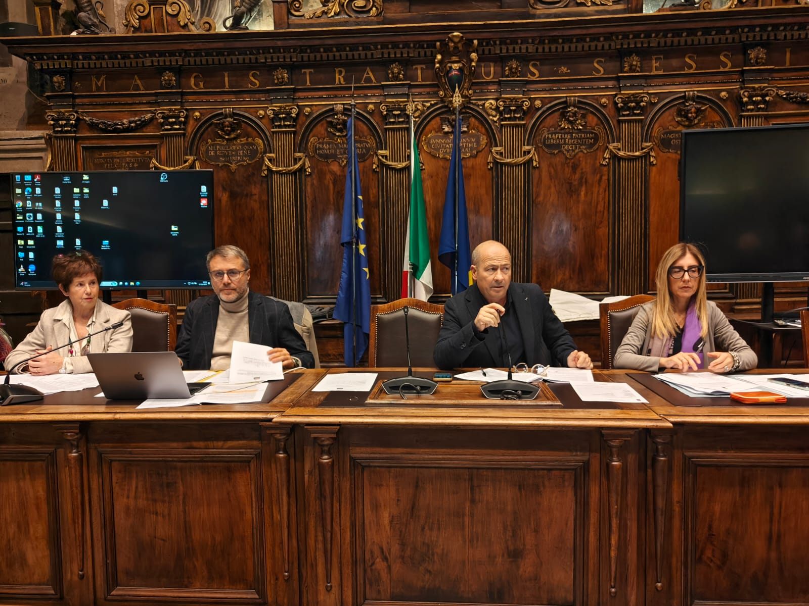 Viterbo – Approvato in terza commissione il regolamento dehors, Nunzi: “Puntiamo a una città esteticamente impattante”