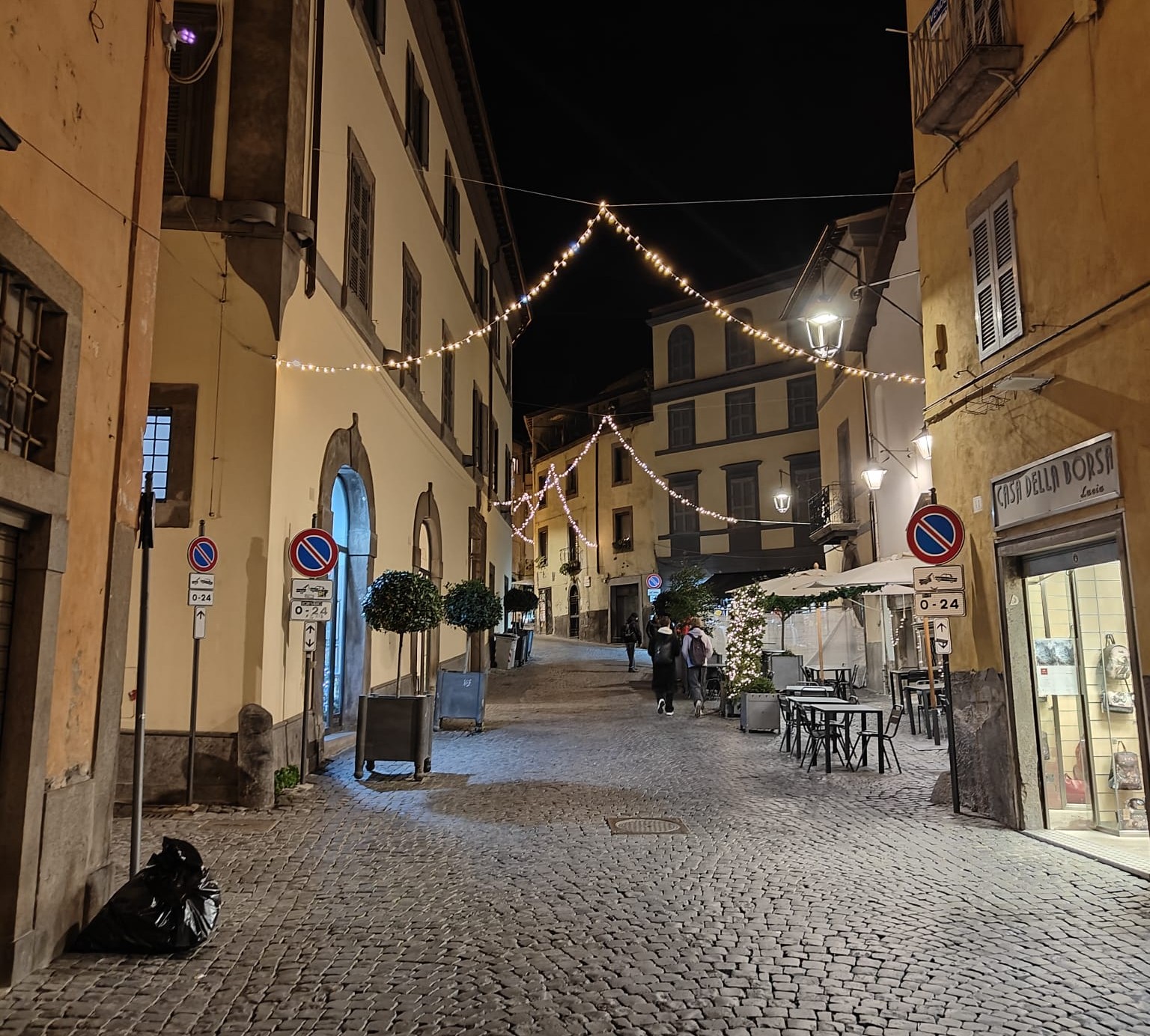 Viterbo – Via San Lorenzo e Cardinal La Fontaine, i commercianti: “Durante la settimana si può entrare in auto, pochi lo sanno”
