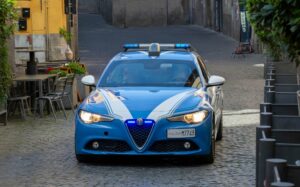 Viterbo – Urla a notte fonda in Via dell’Orologio Vecchio, arriva la polizia