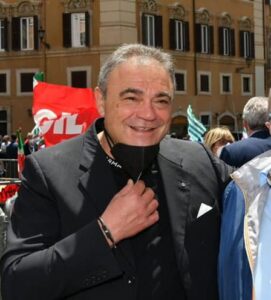 Buoni da Bulgari, certificati falsi e favori personali: indagato per corruzione il segretario del Siulp Felice Romano