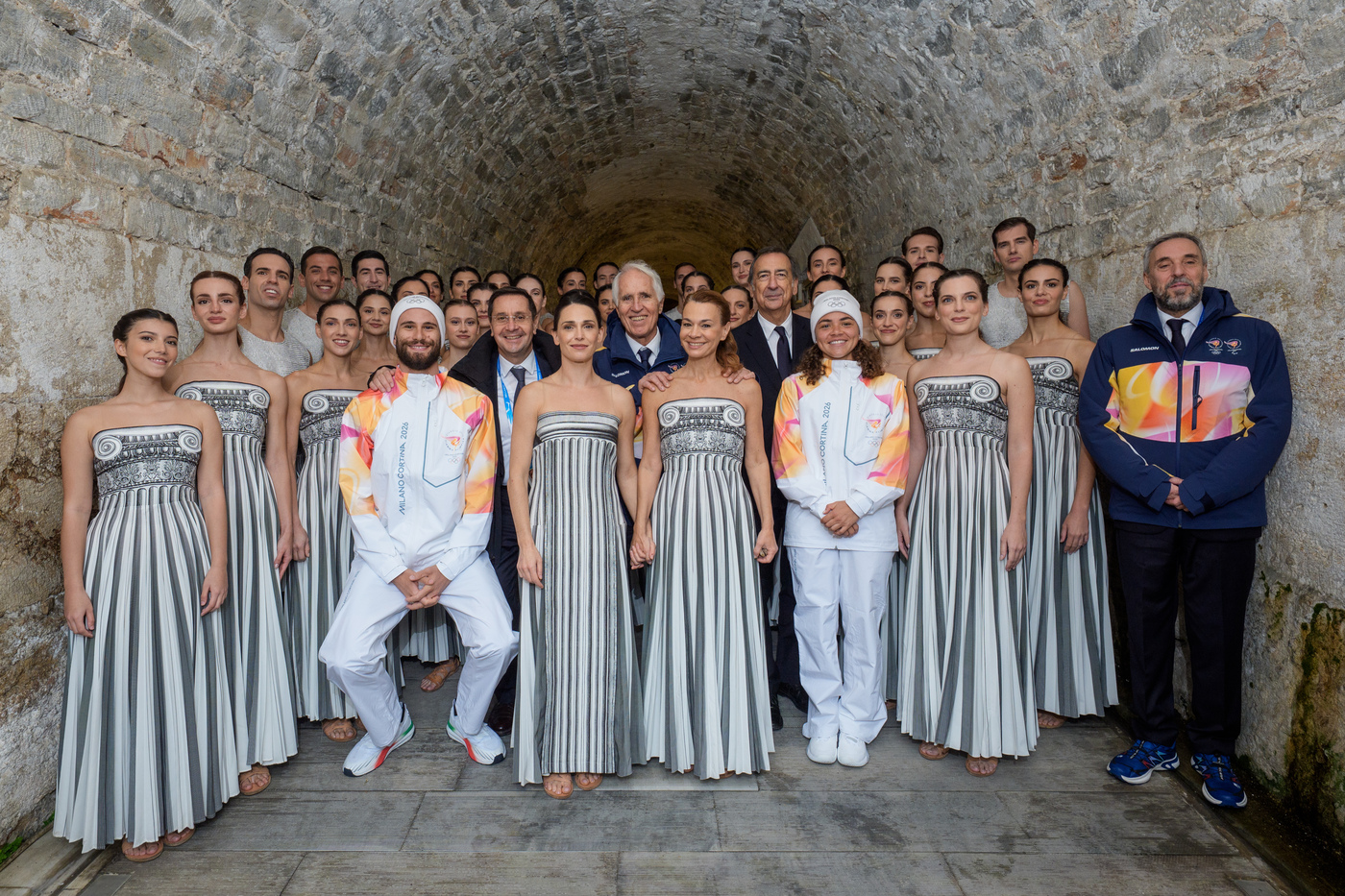 Milano/Cortina – Fiamma olimpica atterrata a Fiumicino, stasera Roma e Quirinale