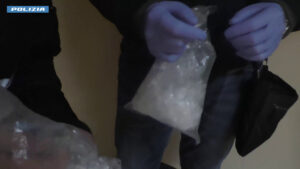 Traffico di droga ed estorsioni a Palermo, 50 misure cautelari