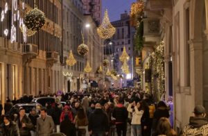 Tredicesime più ricche, gli italiani spenderanno 10 mld per i regali di Natale