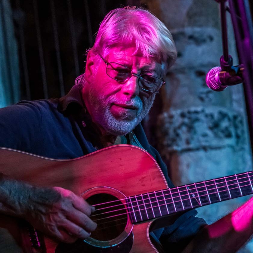 E’ il musicista Elio Arlandi l’uomo travolto da un tir e trascinato per due chilometri