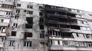 Attacco russo su un edificio residenziale ucraino, 4 feriti