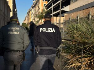 Roma: blitz in aree stoccaggio in via dell’Omo, sequestrati giocattoli e prodotti fuori norma