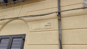 Spari da auto, donna ferita a Palermo. Le immagini dal luogo della sparatoria