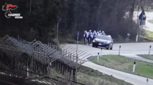 Spara a ciclisti per strada nel Veronese, dietro il gesto avversione verso le bici