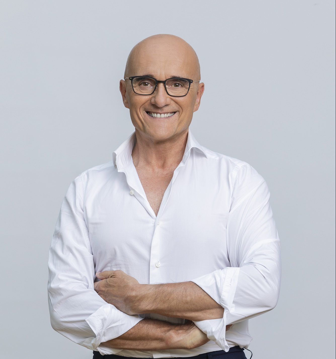 Alfonso Signorini indagato per violenza sessuale ed estorsione dopo la denuncia presentata da Medugno