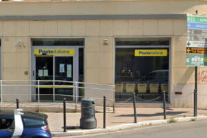 Civitavecchia – Dà di matto all’ufficio postale e aggredisce il personale sanitario del 118