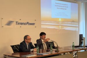 Civitavecchia – Tirreno Power demolisce la ciminiera storica di Torrevaldaliga Sud