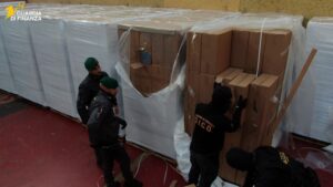 Scoperte due fabbriche clandestine di sigarette nel Lazio