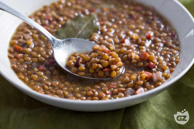 Troppe lenticchie durante il pranzo di Natale gli lacerano l’esofago: operato d’urgenza si salva in extremis