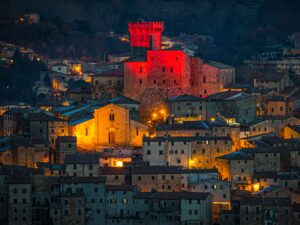 Monte Amiata – A Natale Arcidosso si illumina: un dicembre di cultura, presepi e festa