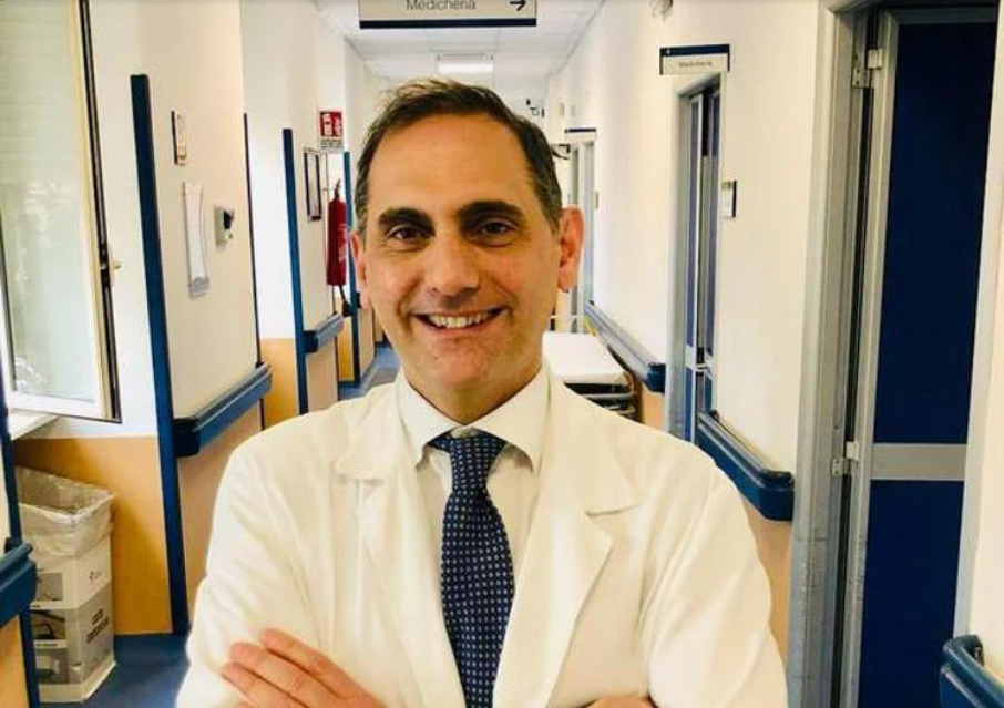 Ai domiciliari Roberto Palumbo, primario del Sant’Eugenio sorpreso ad intascare una mazzetta