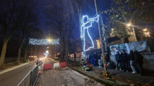 Viterbo – Accese le luminarie su viale Trieste, in ricordo di Leonardo Cristiani