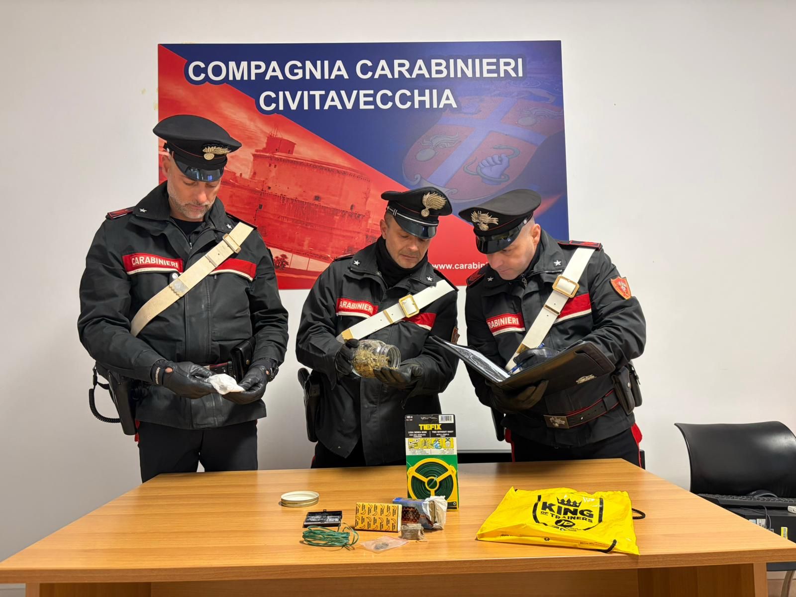 Tolfa – 38enne arrestato dai carabinieri: in casa oltre 300 grammi di droga