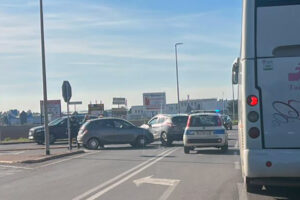 Tarquinia – Incidente all’incrocio tra strada Porto Clementino e via Aldo Moro