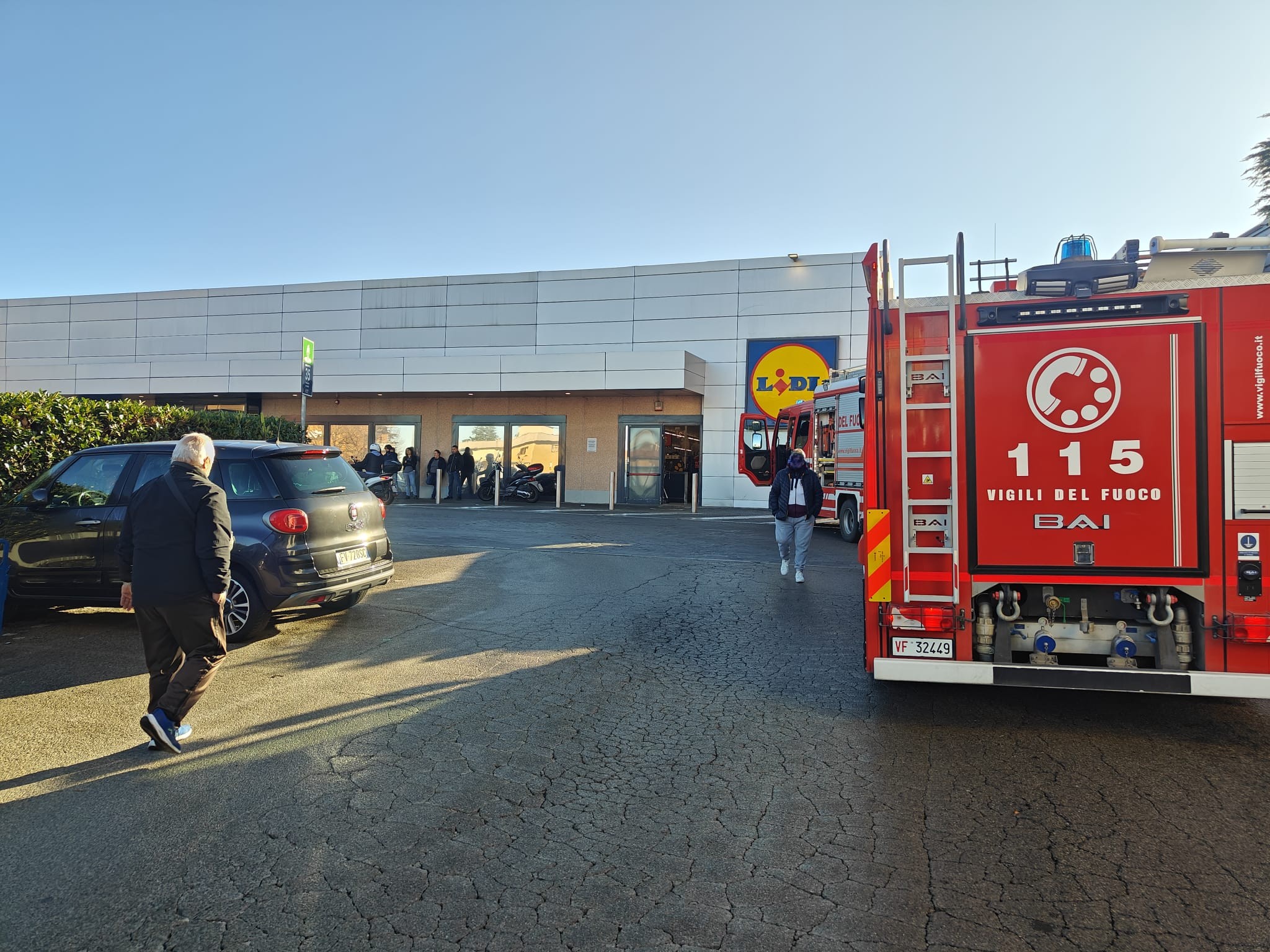 Viterbo – Evacuato il Lidl del Murialdo, pompieri sul posto