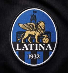 Latina Calcio – Leone e roccaforte in nerazzurro: ufficiale, svelato il nuovo stemma