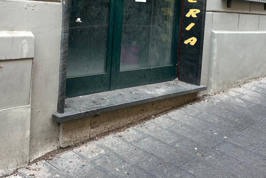 Tarquinia – Emergenza piccioni: centro storico soffocato dal guano (FOTO)