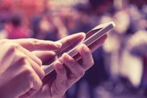 “Dagli influencer consigli medici fuorvianti e rischiosi”, l’allarme degli scienziati