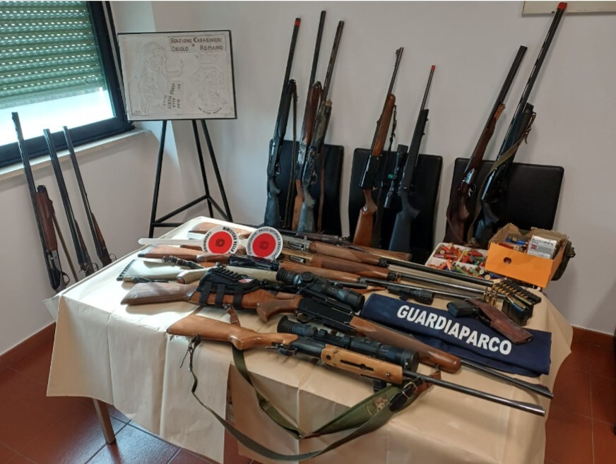 Blitz anti-bracconaggio nel Parco di Bracciano-Martignano: sequestrati fucili e visori notturni