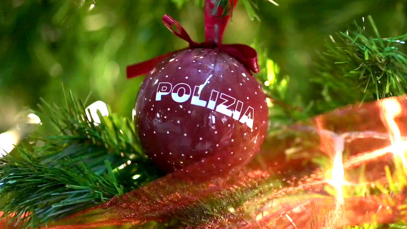 Gli auguri di buone feste della Polizia di Stato: ecco lo spot con la gente protagonista (VIDEO)