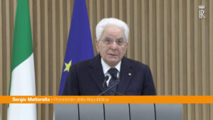 Mattarella “In Ucraina aberrante aggressione russa per ridefinire i confini”