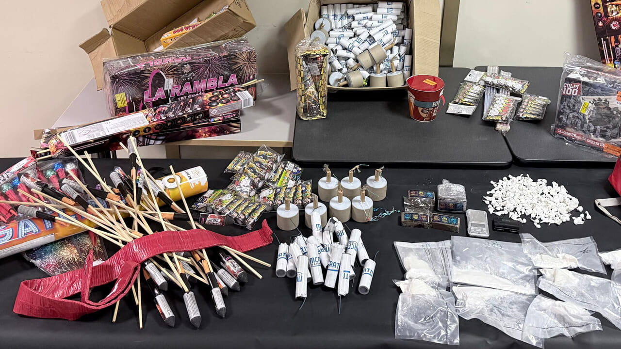 Roma – Maxi sequestro e arresti tra botti illegali e droga nascosta in casa