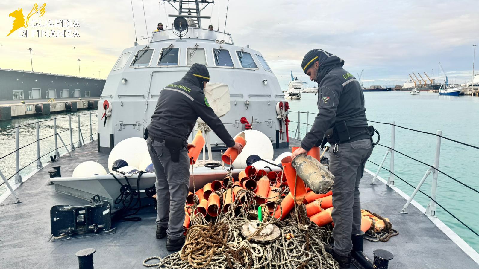 Santa Marinella – Stretta contro la pesca di frodo: sequestrati oltre 2 mila ricci di mare e più di 100 trappole abusive (FOTO)