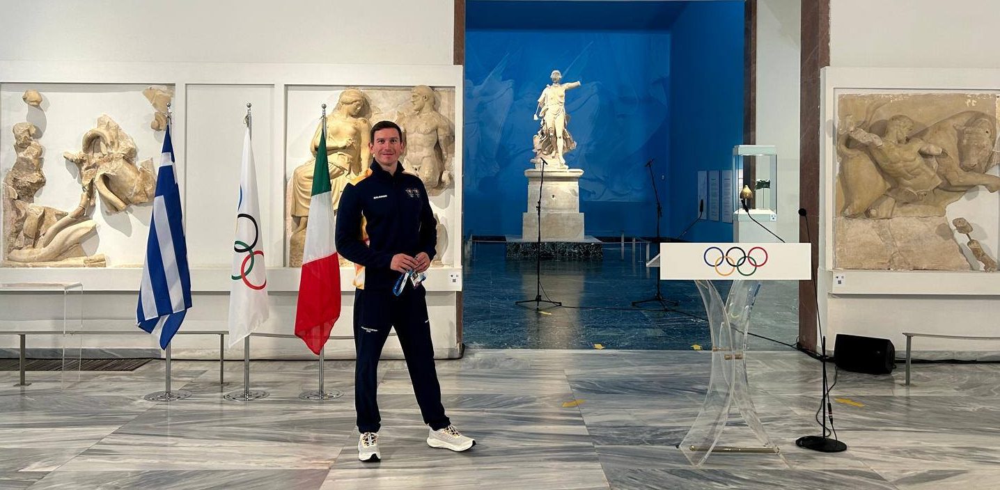 Civitavecchia – Proposta di matrimonio durante il passaggio della Fiamma Olimpica per il campione Damiano Lestingi