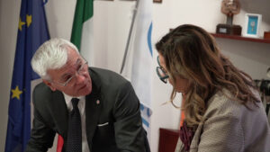 Professionisti sanitari a Governo “Via vincolo esclusività, introdurre Flat Tax”