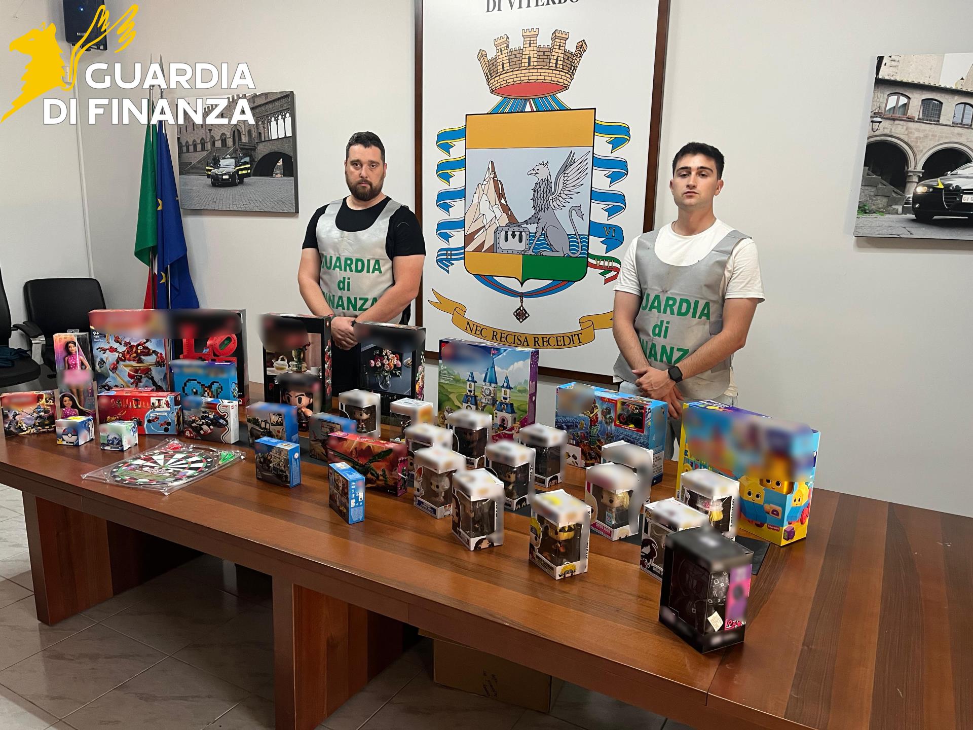 Viterbo – Guardia di Finanza sequestra oltre 2.400 prodotti pericolosi per i consumatori