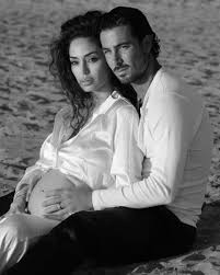 Dolore per la coppia Raffaella Fico e Armando Izzo: perdono il figlio che aspettavano da cinque mesi