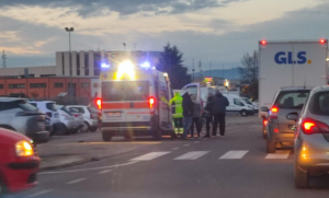 Viterbo – Brutto incidente al Poggino, sbanda con la Smart e distrugge un muro