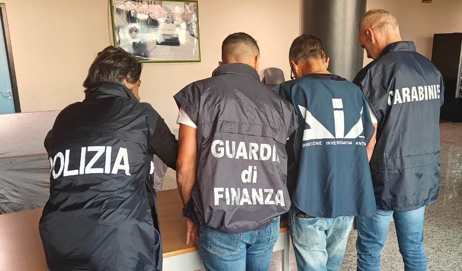 Verifiche del Gruppo Interforze Antimafia in un cantiere che sta realizzando ponte ciclopedonale a Viterbo