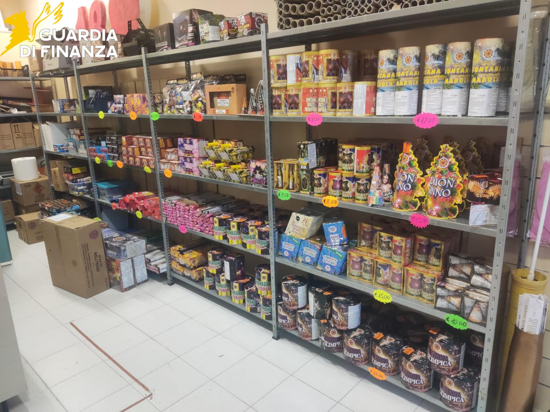 Viterbo – Sequestrate quasi tre tonnellate di materiale pirotecnico pericoloso: un denunciato