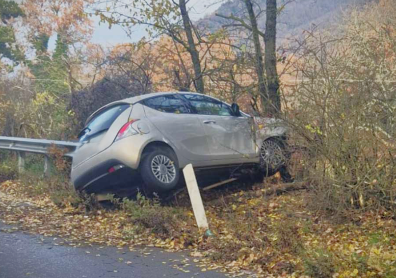 Viterbo – Paura sulla Cimina, auto viene trapassata dal guardrail