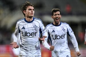 Il Como vince 3-1 in rimonta a Firenze, ai quarti contro il Napoli